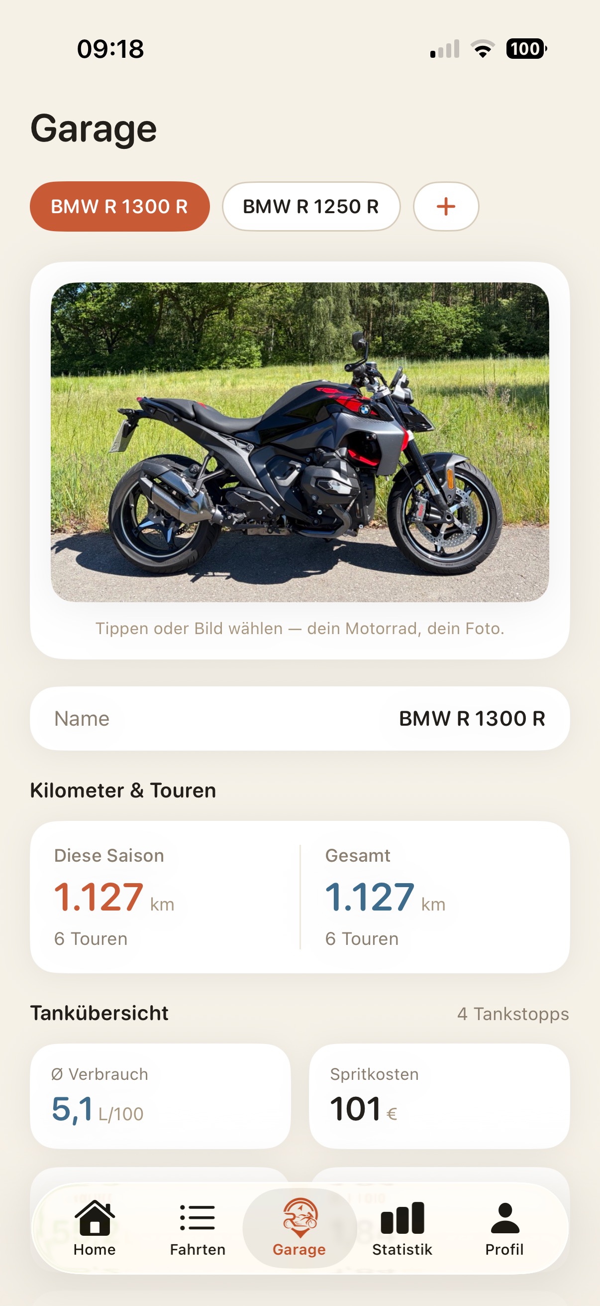 RideHub Garage mit dem Foto einer BMW R 1300 R, Kilometern, Touren und Tankübersicht